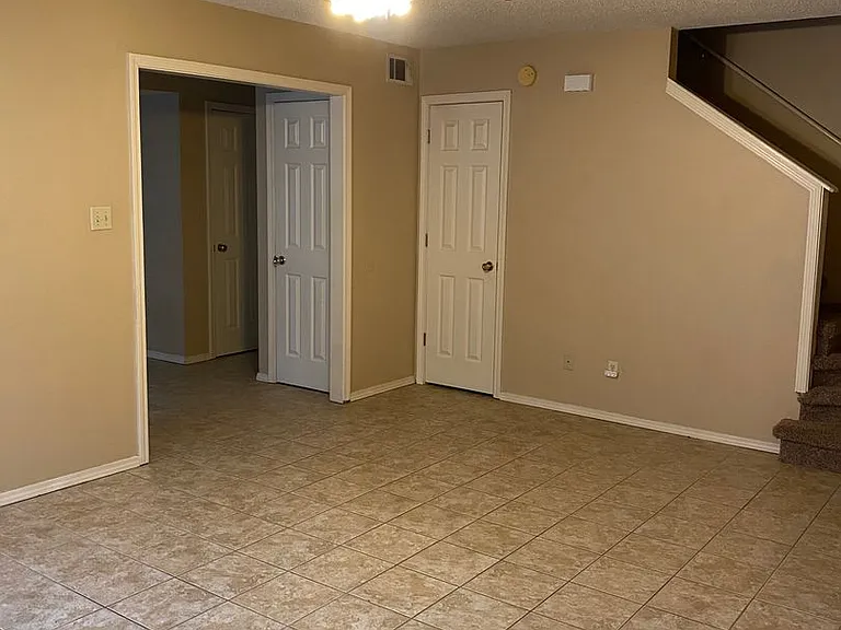 3323 N Detroit Ave — Photo 25
