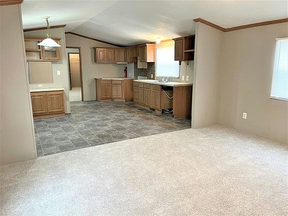 2nd image of 565 Linda Ln