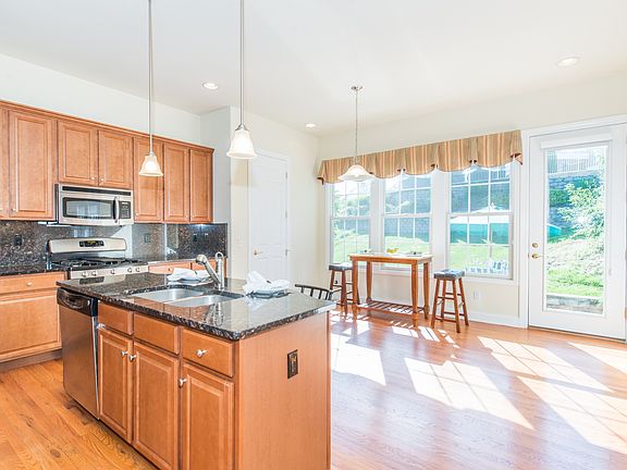 5th image of 14 Bluffs Ct #14