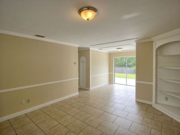3rd image of 323 Elm Dr