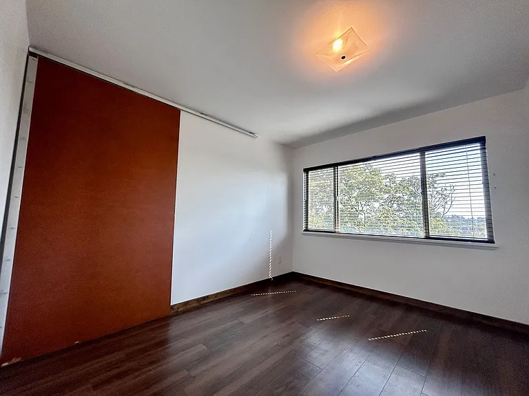 Bayview Apartments — Photo 101