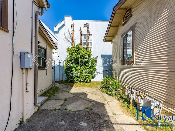 3rd image of 227 Arkansas St #A