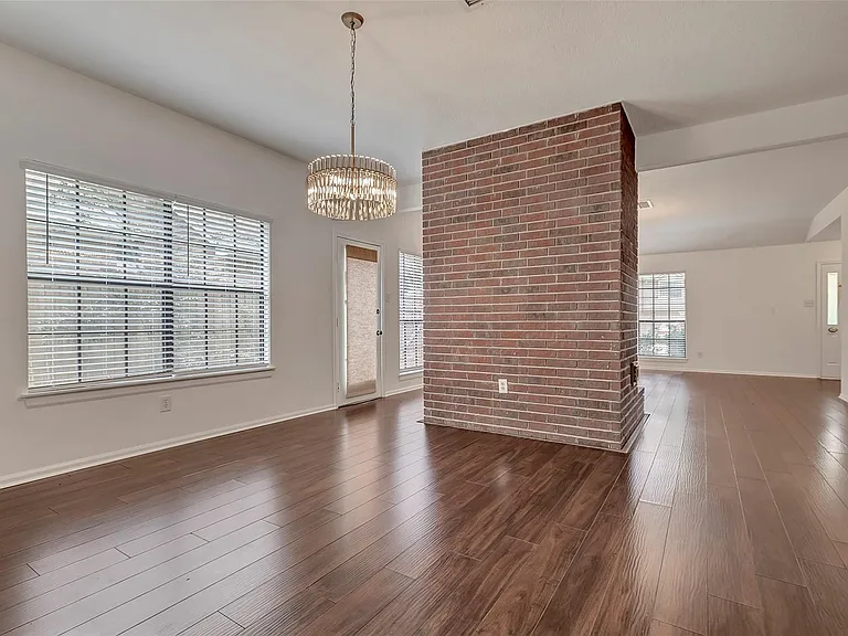 6 Green Slope Pl — Photo 12