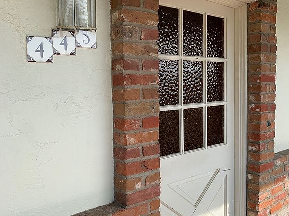 3rd image of 445 Blackshaw Ln