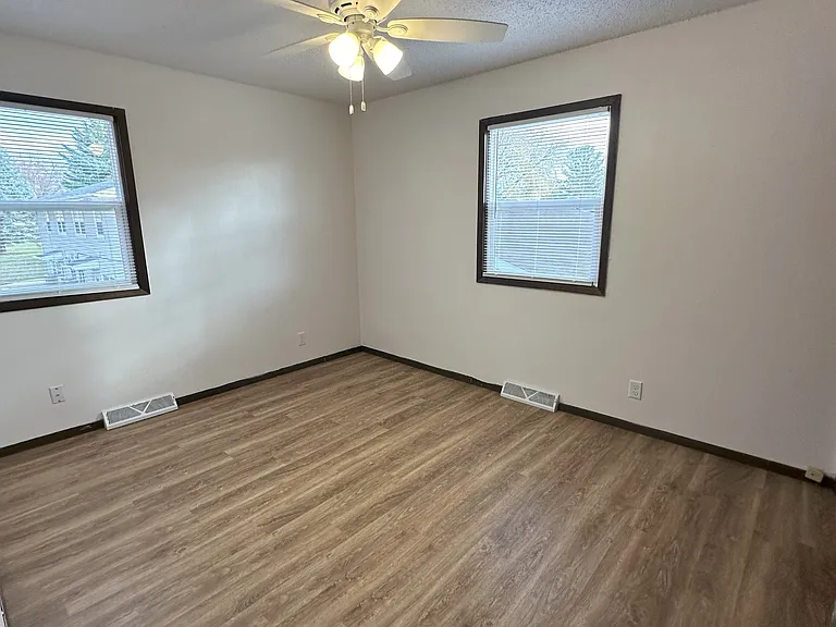 2519 W 4th St — Photo 10