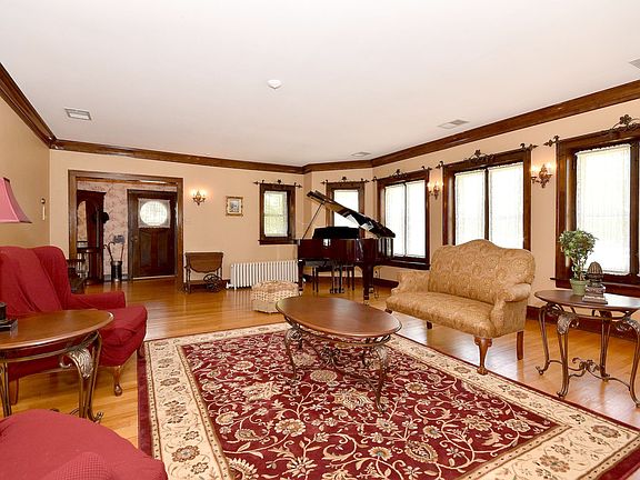 3rd image of 298 W Claremont St