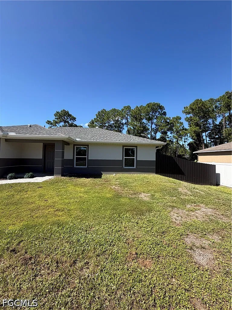 3 bed, 2.0 bath, 1258 sqft, $2,300 — Photo 2