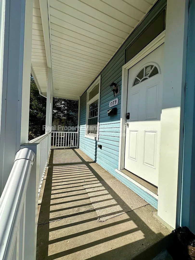 3 bed, 2.0 bath, 1586 sqft, $1,850 — Photo 3