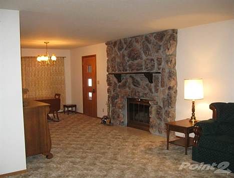 817E12thLivingRoomView1