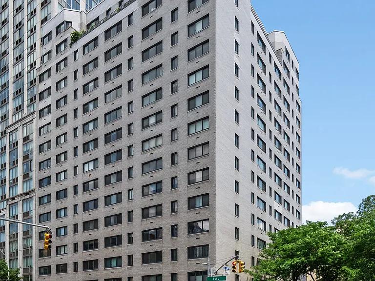 401 E 65th St #7I — Photo 13