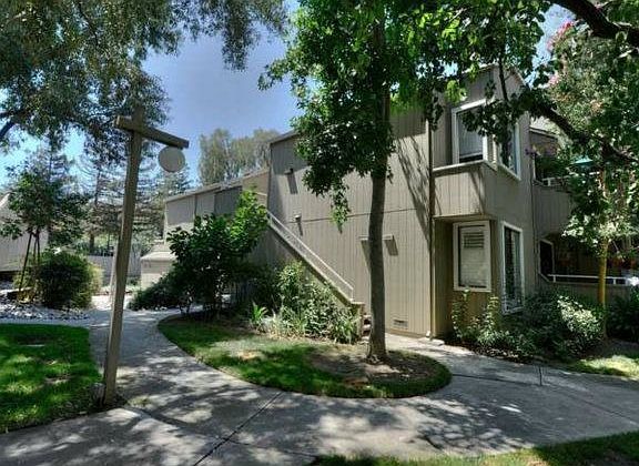 2nd image of 1685 Braddock Ct