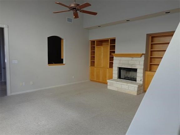 3rd image of 2241 Garden Ct