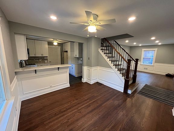 2nd image of 1001 Southport Ave