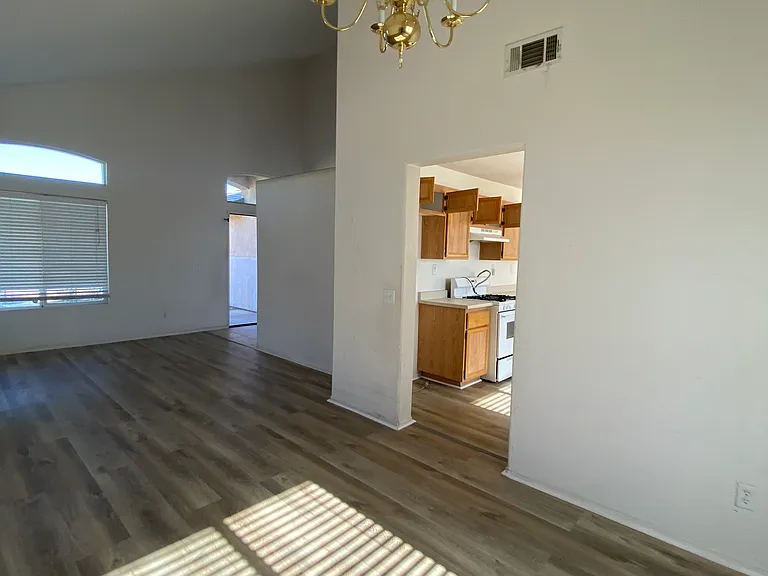 14243 Palm Ct — Photo 18