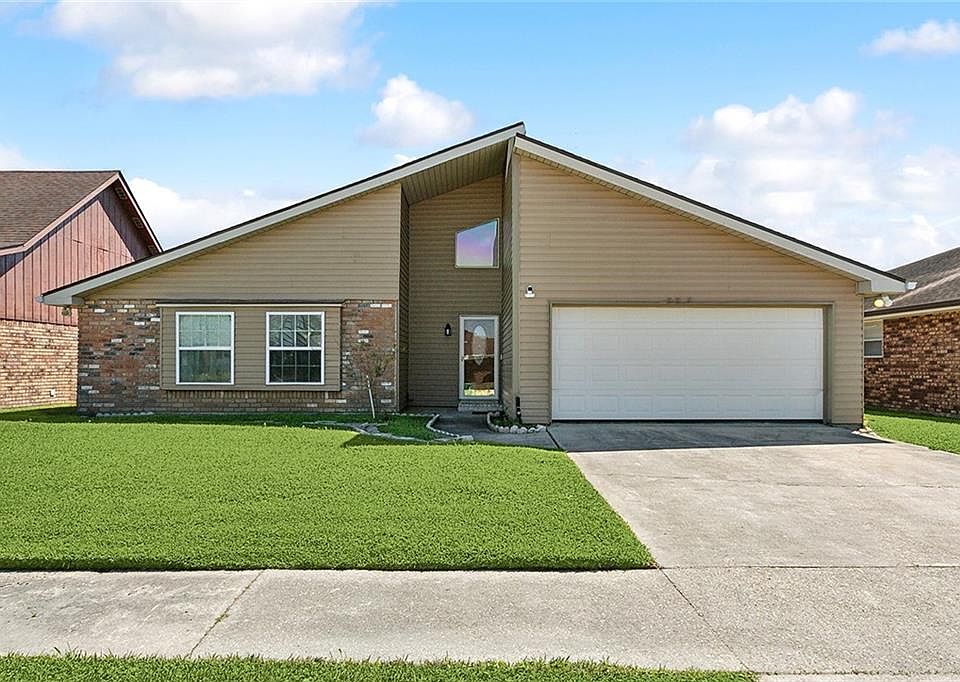 1st image of 2208 Cambridge Dr