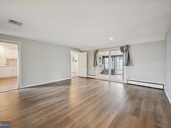 3rd image of 1107 Lansdale Ave