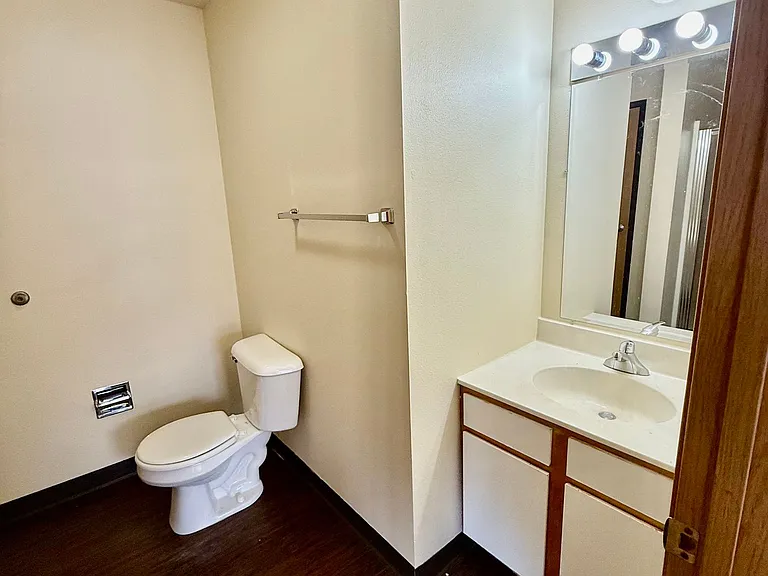 219 Crystal St — Photo 36