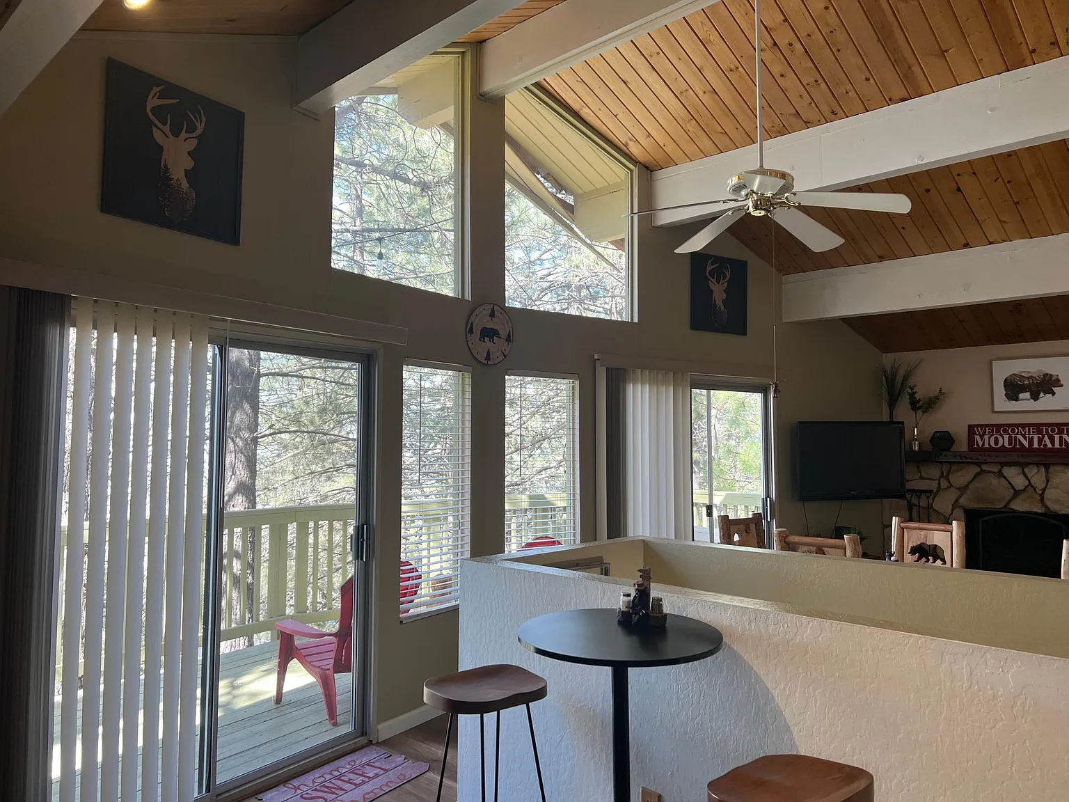1990 Willow Dr — Photo 3