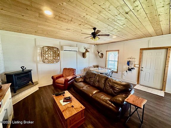 4th image of 2262 Baker Ridge Rd
