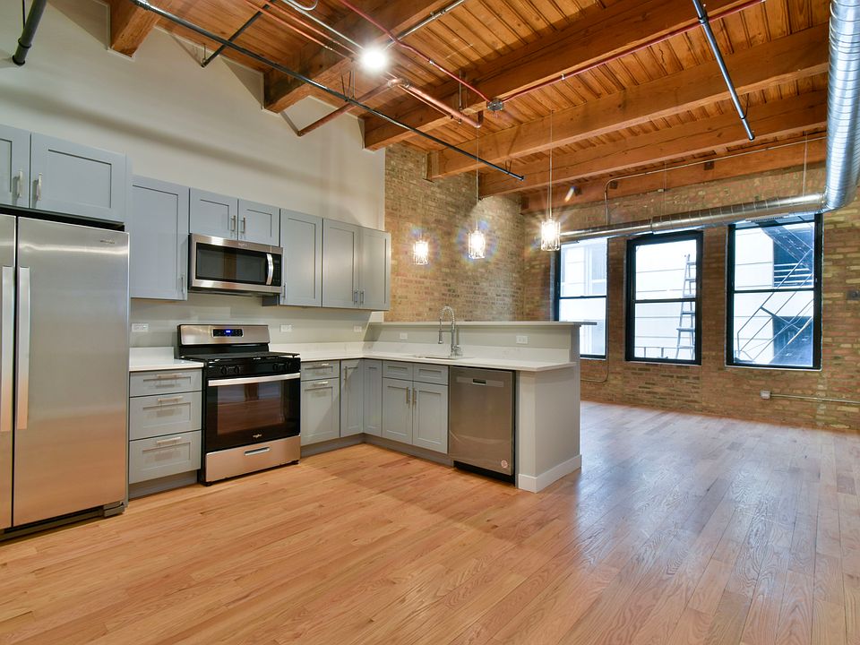 1st image of 11 E Illinois St #504