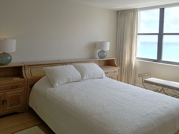 master w/walk in closet