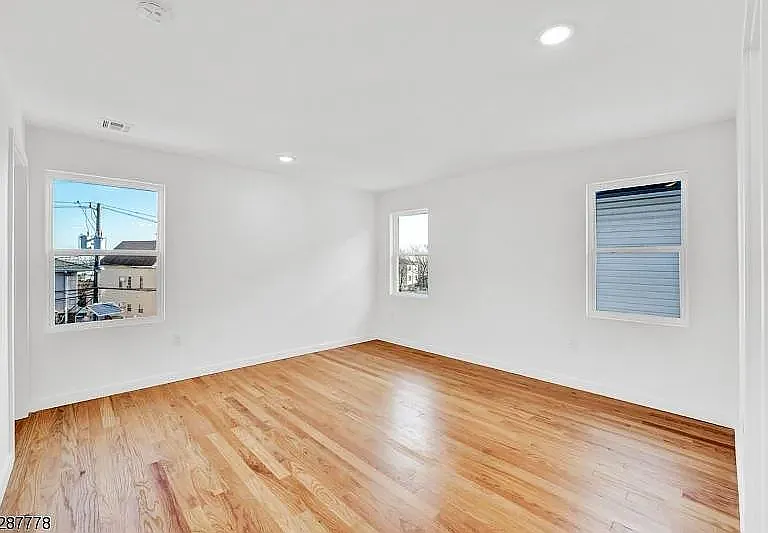 757 Seaport Dr — Photo 4