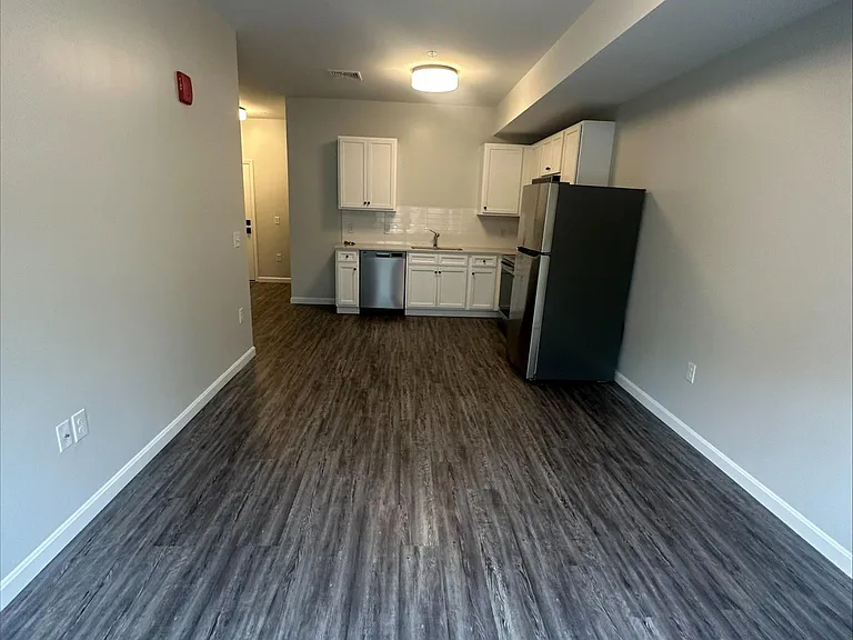 135 Waterman Ave #4 — Photo 2