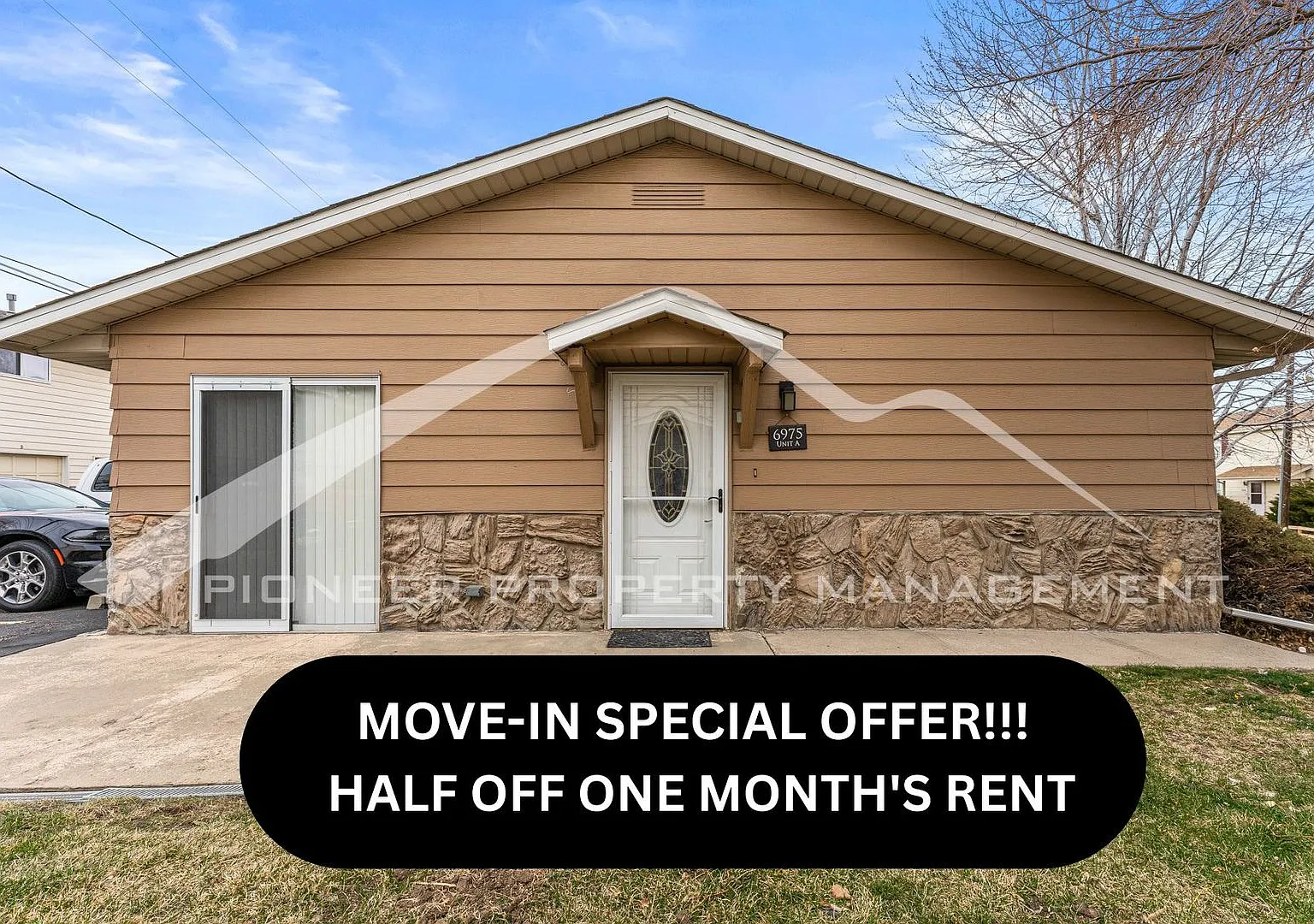 Beautiful Townhome with Detached Garage and Pool Access! — Photo 1