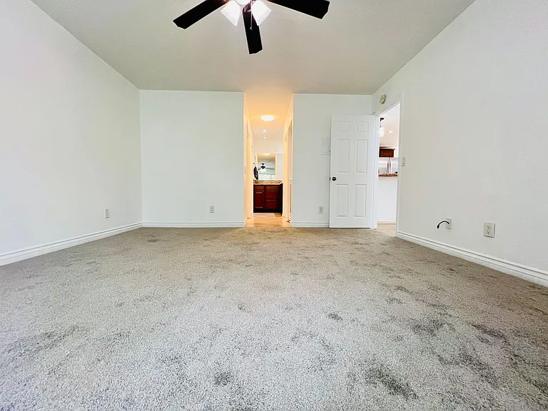 333 N Melrose Dr #F — Photo 16