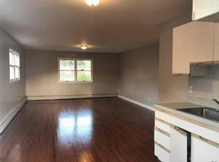 1060 Gridley St, Bay Shore, NY 11706