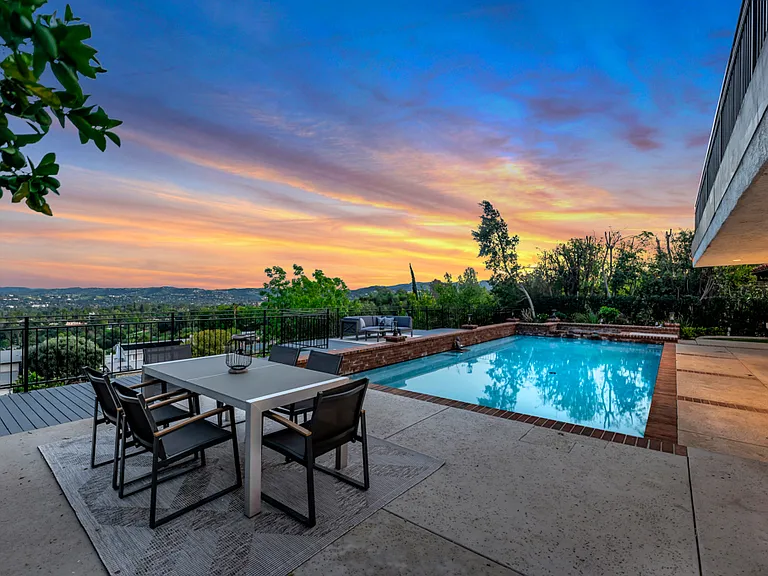 5952 Woodland View Dr — Photo 4