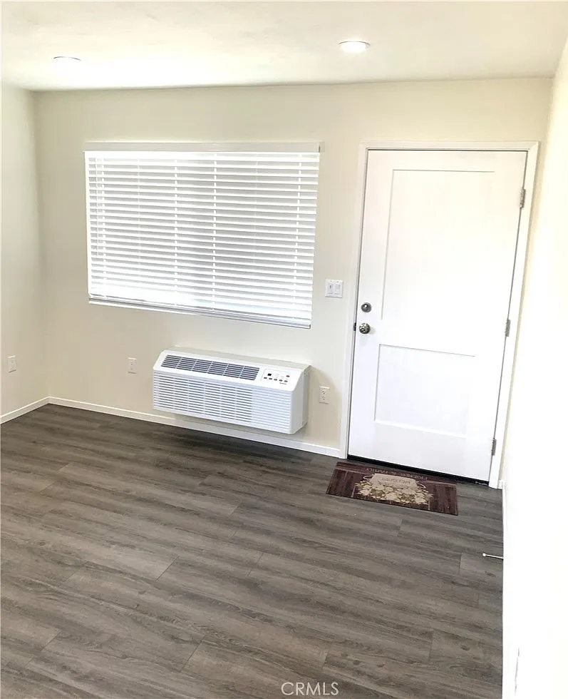 Studio, 300 sqft, $1,600 — Photo 2