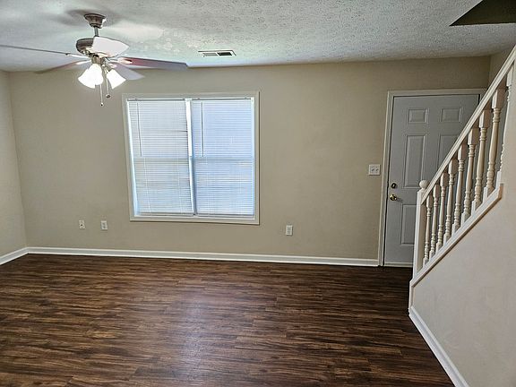 2nd image of 100 Rosehip Ln Unit B
