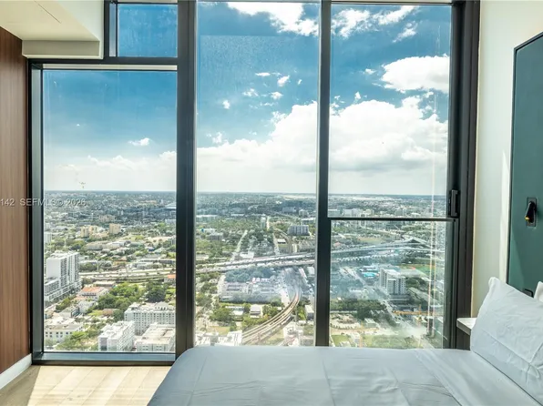 20 NE 11th St #5306, Miami, FL 33132