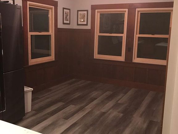 4th image of 960 Thompson Ln
