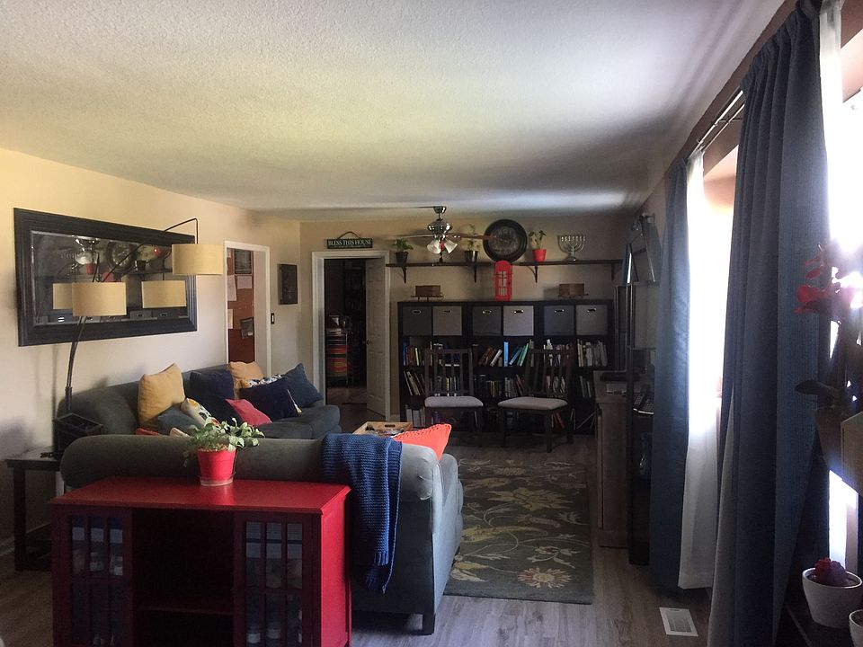 Living room/dining room 