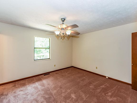 5th image of 854 Greenwich Dr