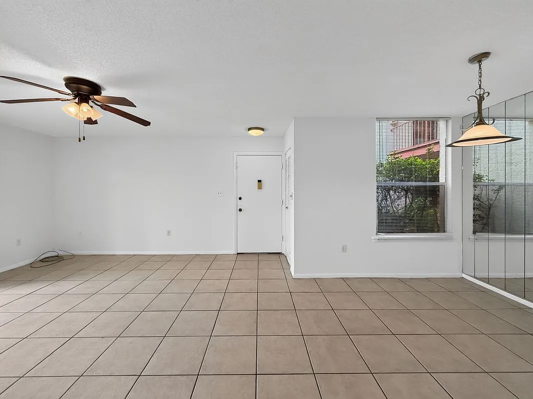 2 bed, 2.0 bath, 1002 sqft, $1,700 — Photo 3
