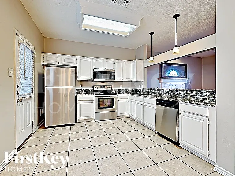 5611 Chimney Rock Dr — Photo 5