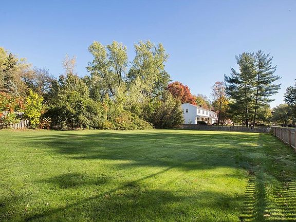 2nd image of 559 Bassett Rd