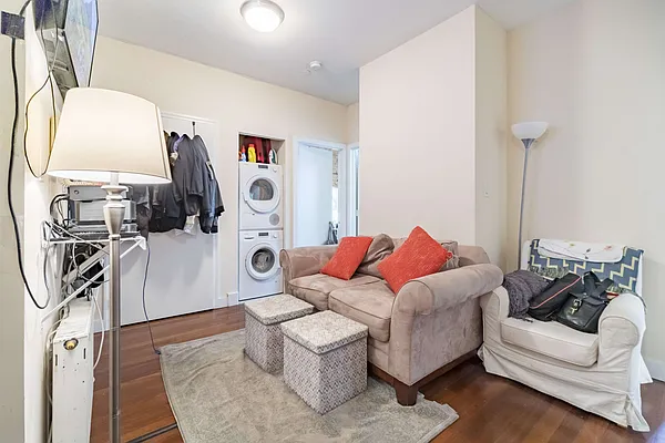 Rented by Bold New York | media 76
