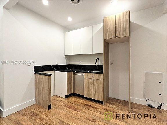4th image of 61 Montrose Ave #201