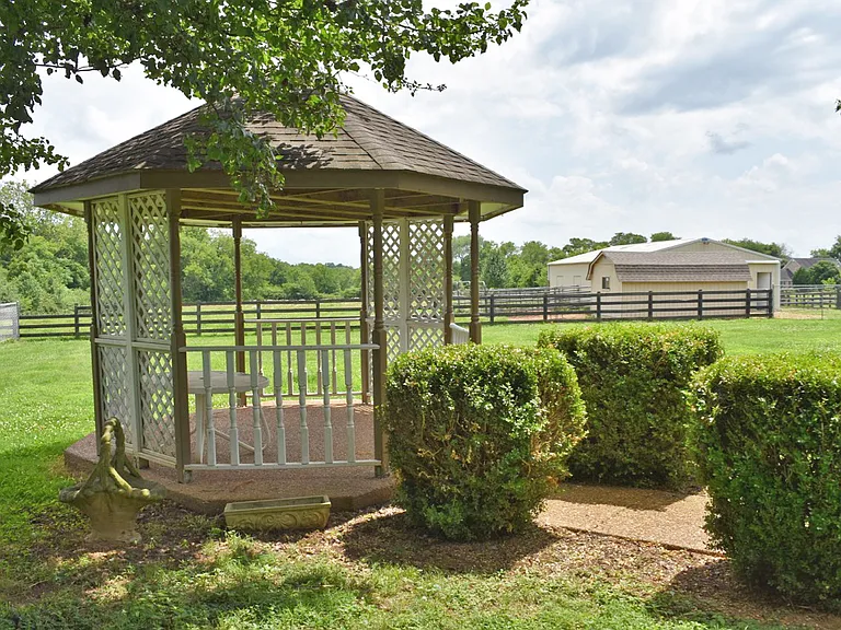 1525 W Harpeth Rd — Photo 21