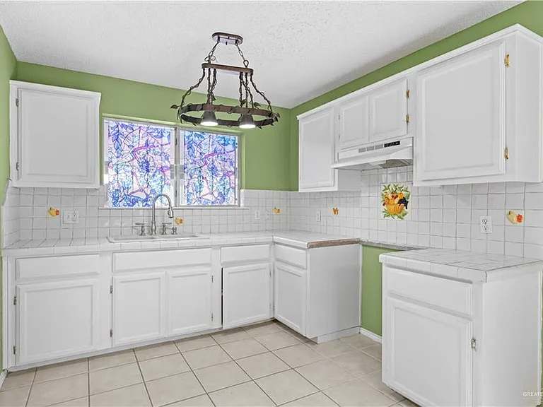 209 San Ignacio Ave — Photo 7