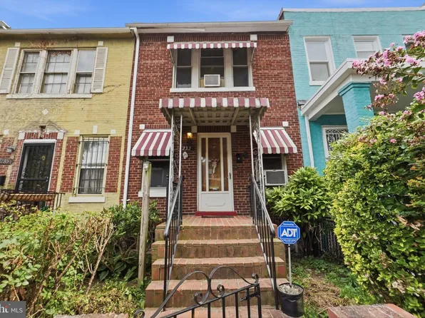 233 Cromwell Ter NE, Washington, DC 20002