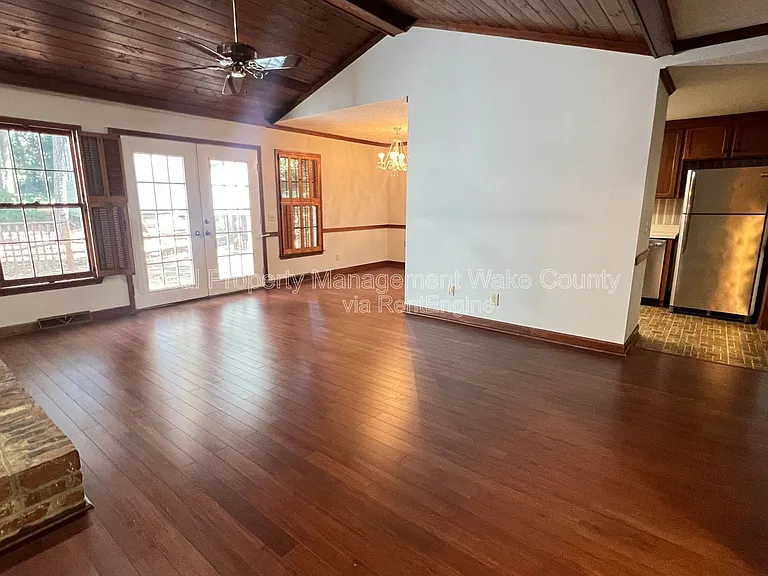 7404 Valley Run Dr — Photo 2