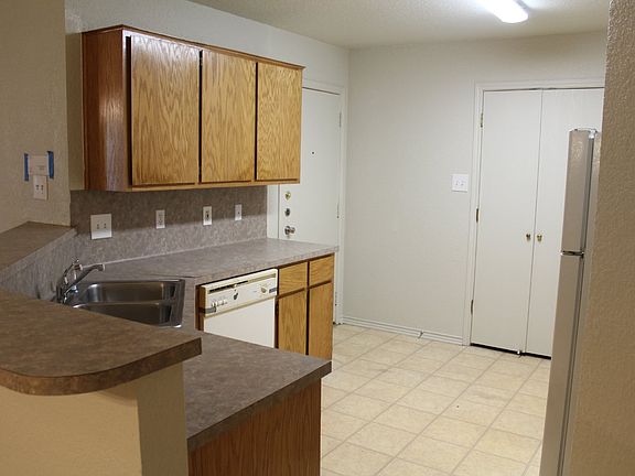 5th image of 2706 Alma Dr #B