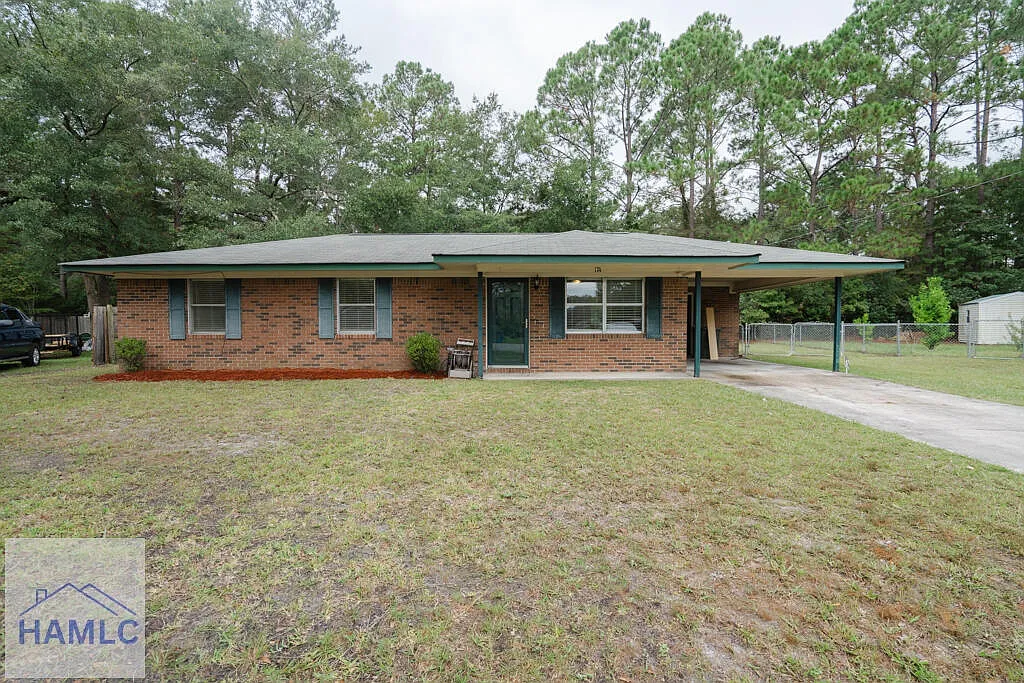 3 bed, 1.5 bath, 1075 sqft, $1,550 — Photo 1