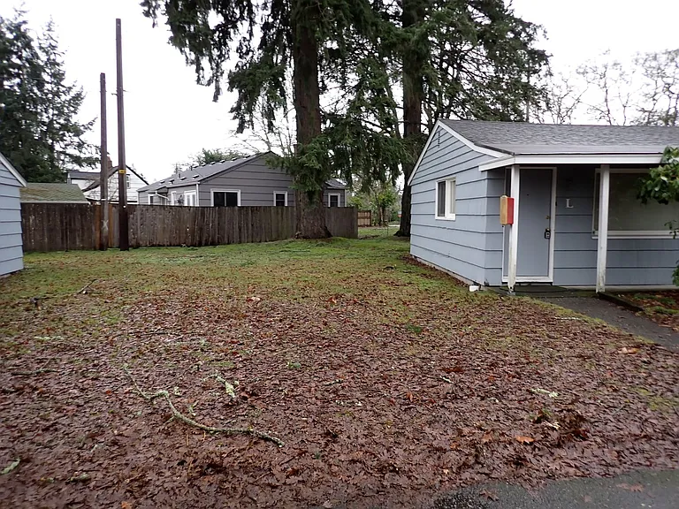 6412 Lake Grove St SW — Photo 12