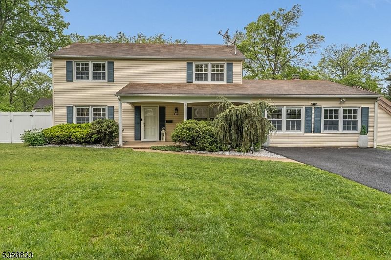 1st image of 216 Lenox Pl